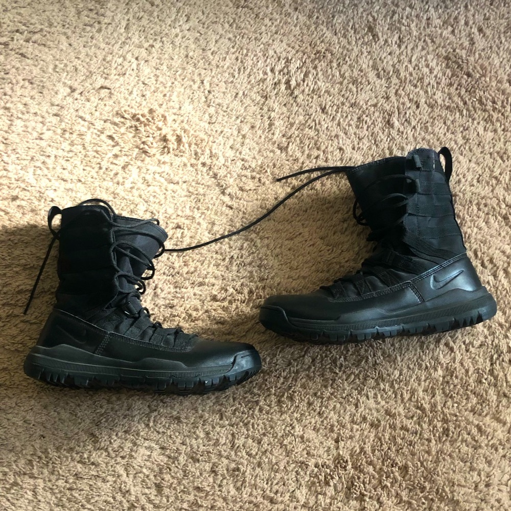 Nike SFB Boots size 9.5 condition 9.8/10 barely worn